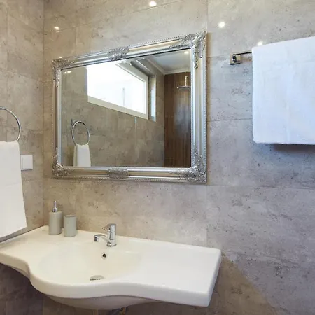 Niko's Deluxe דירה נסבר