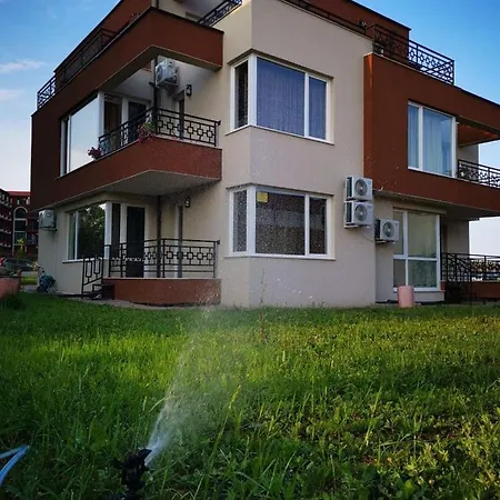Niko's Deluxe Apartamento *
